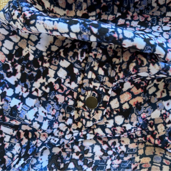 Women’s Apt.9 Multicolored Vneck Blouse with Rolled button sleeves, Small - Picture 4 of 10